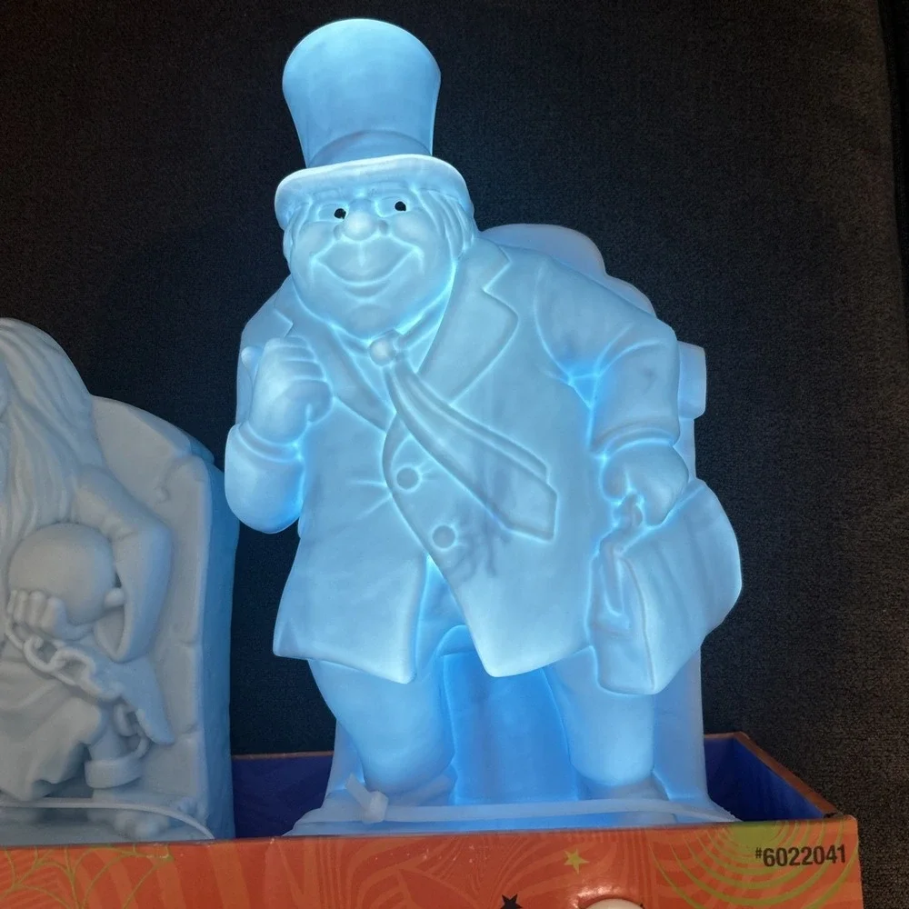 Disney Haunted Mansion Hitchhiking Ghost Light Up Blow Mold Decoration Halloween
